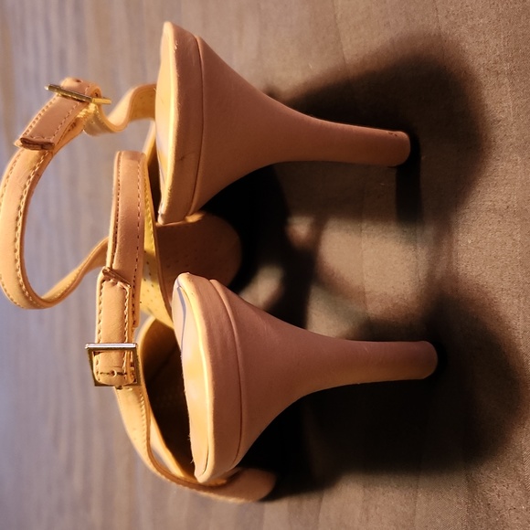 Ladies Charles Jourdan heels, size 9, baby pink - Picture 3 of 11